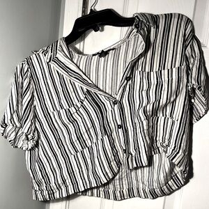Forever 21 cropped button up, size medium